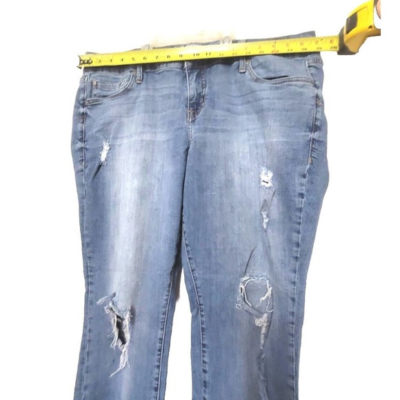 Torrid Boyfriend Distressed Jeans Womens Size 18 Light Wash Raw Hem Destroyed - Picture 6 of 10